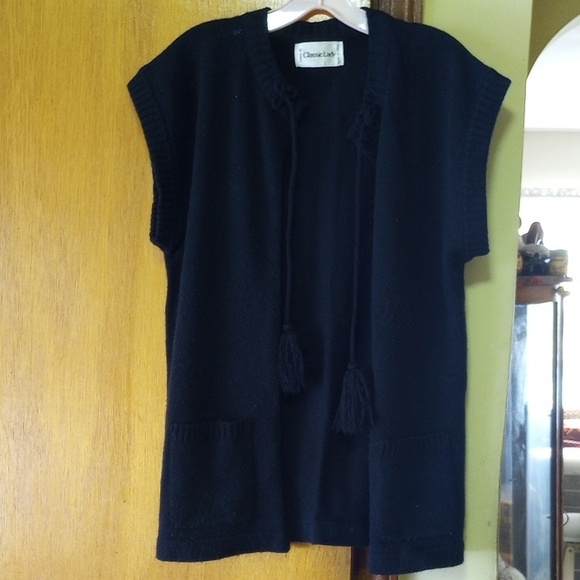 Classic Lady Sweaters - Classic Lady Large  Black Sleeveless Sweater, Tassel, Pockets